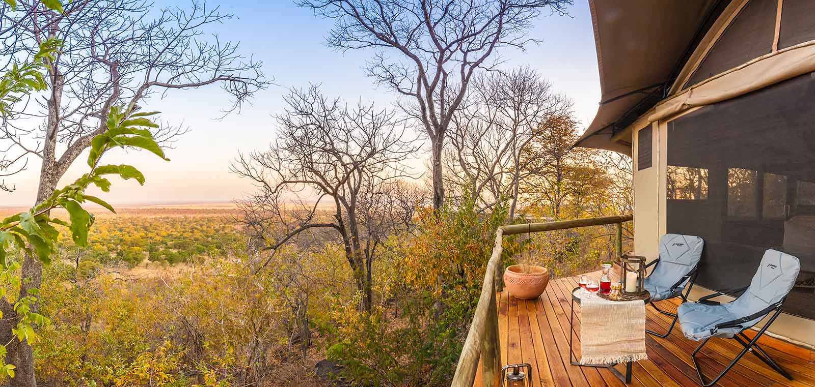 Ghoha Hills Safari Lodge - Terrasse beim Zelt