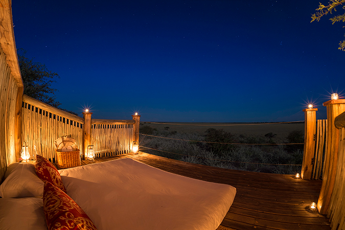 Kalahari Plains Camp, Bett auf dem Dach