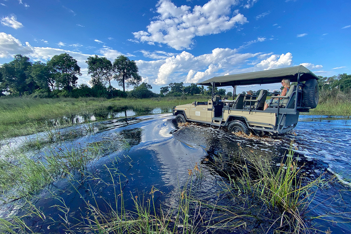 North Island Okavango - Pirschfahrt im offenen Geländefahrzeug
