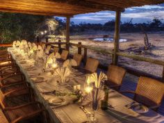 Savute Safari Lodge - Abendessen in geselliger Runde