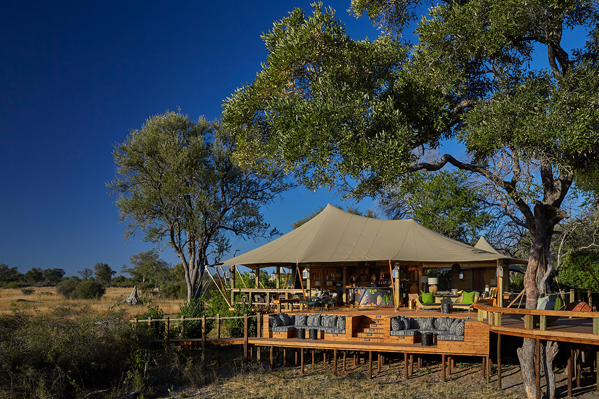 Tuludi Camp - Hauptbereich Lounge mit Aussicht