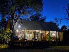 Tuludi Camp - Zelt-Suite bei Nacht 