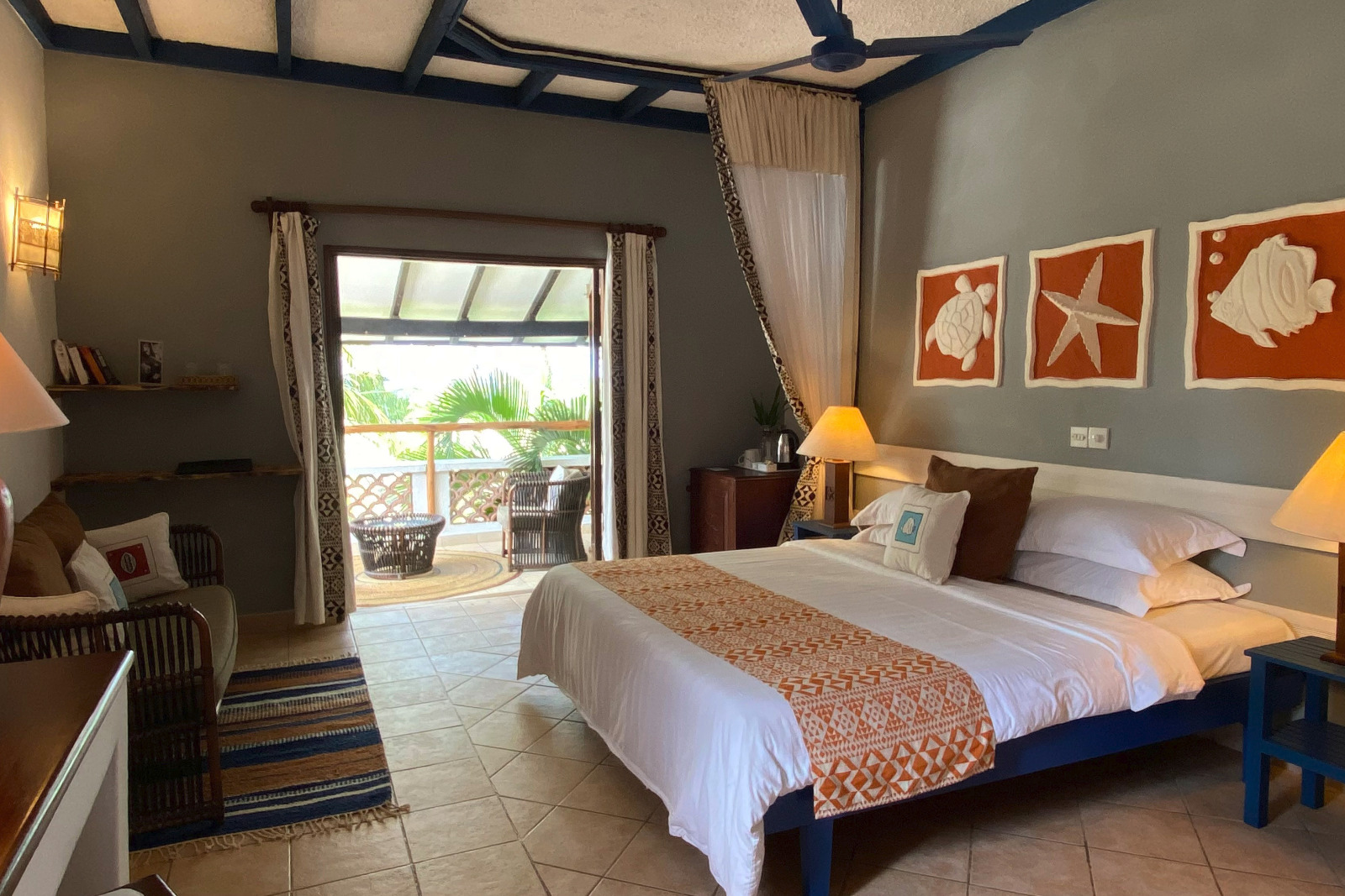 Pinewood Beach Resort - Luxury Ocean Front Zimmer