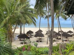 Pinewood Beach Resort - Luxury Ocean Front Zimmer