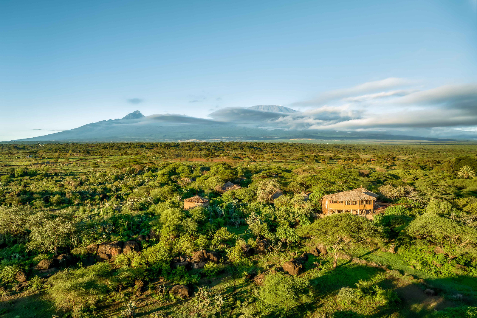 Amboseli Sopa Lodge - Hemingway Bar