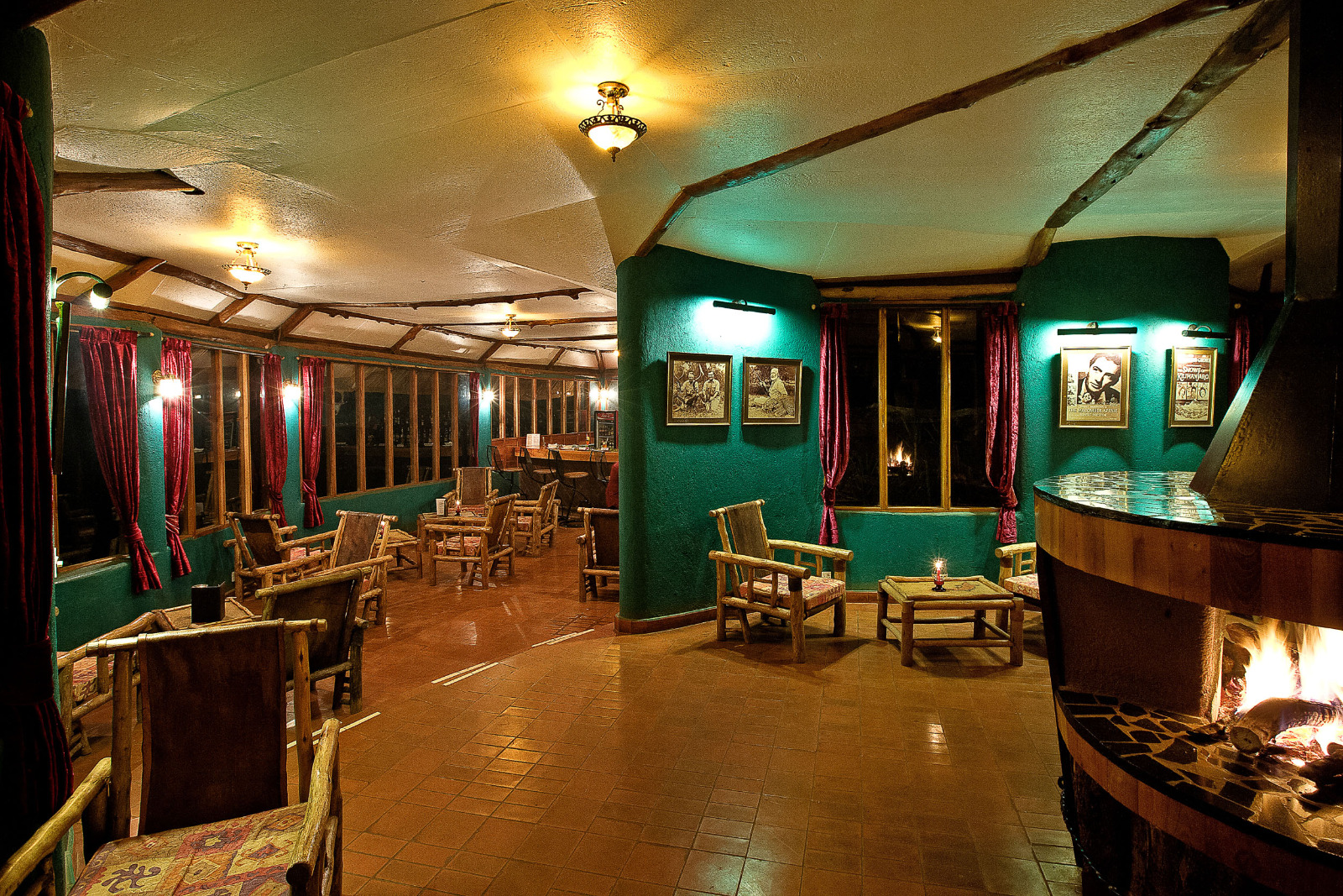 Amboseli Sopa Lodge - Hemingway Bar