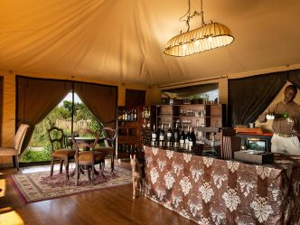 Sand River Masai Mara Camp - auch eine Bar fehlt nicht! Sand River Masai Mara Camp - auch eine Bar fehlt nicht!