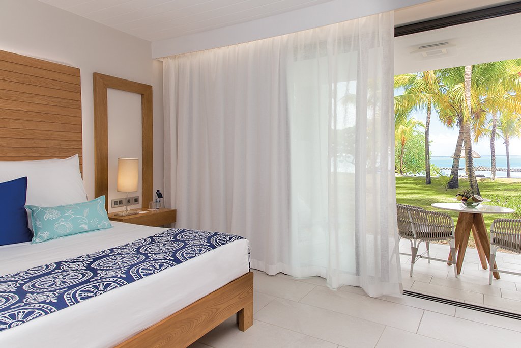 Paradis Beachcomber Golf Resort &amp; Spa - Ocean Beachfront Room