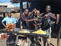 Bush &amp; Beach - Mozambique und Kruger, Fastfood in Maputo