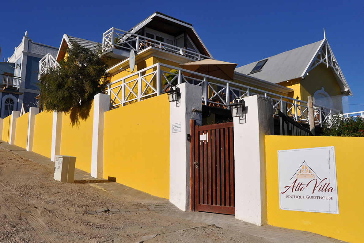 Alte Villa - Eingangstor
