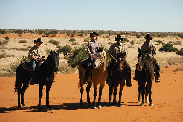 Bagatelle Kalahari Game Ranch, Reitausflug durch die Dünen