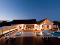 Emanya Lodge - Pool Deck
