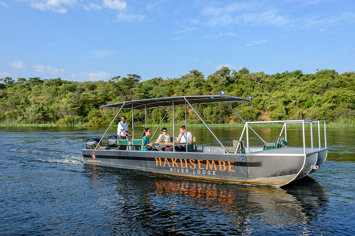 Hakusembe River Lodge - Bootsfahrt