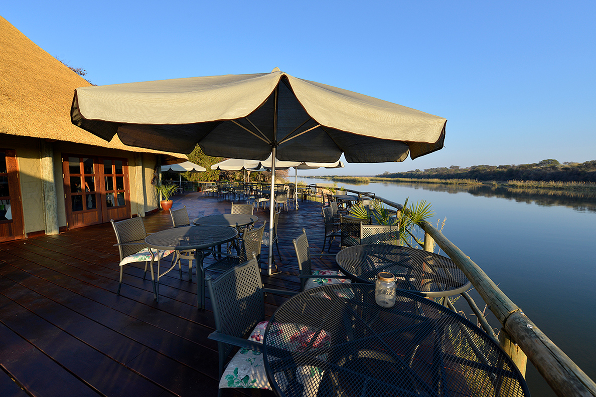 Hakusembe River Lodge - Terrasse