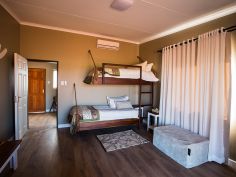Kalahari Anib Lodge - Family Comfort Bungalow