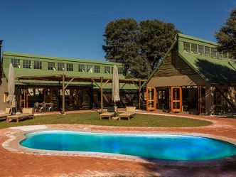 Kalahari Game Lodge, Haupthaus mit Pool Kalahari Game Lodge, Haupthaus mit Pool