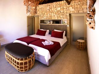Mokuti Etosha Lodge - Standard Zimmer Mokuti Etosha Lodge - Standard Zimmer