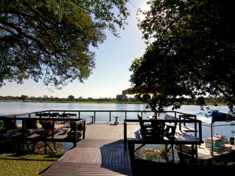 Ndhovu Safari Lodge - Aussichtsdeck Ndhovu Safari Lodge - Aussichtsdeck