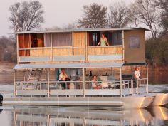 Ndhovu Safari Lodge - Hausboot