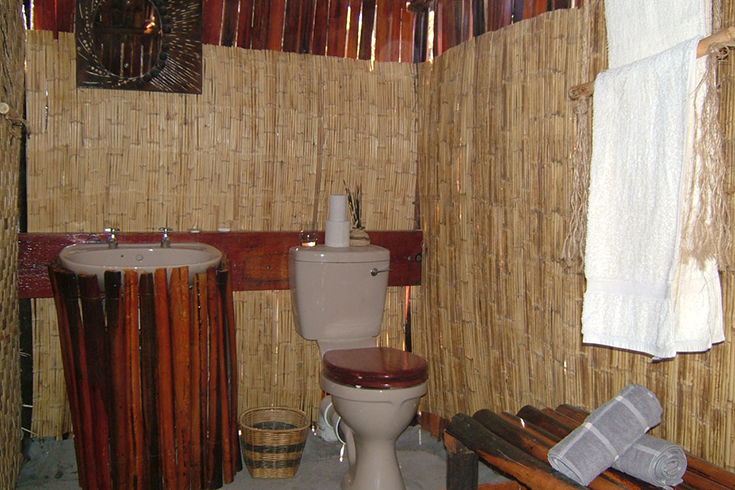 Omarunga Camp, einfaches Badezimmer