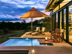 Otjimbondona Kalahari - Terrasse und Plunge Pool Villa Giraffe