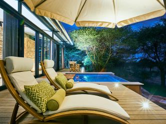 Otjimbondona Kalahari - Terrasse mit Plunge Pool Villa Kudu Otjimbondona Kalahari - Terrasse mit Plunge Pool Villa Kudu