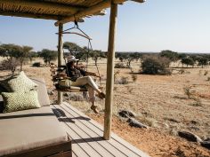 Otjimbondona Kalahari - Terrasse Villa Giraffe und Villa Warthog