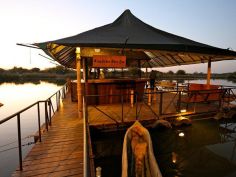 Taranga Safari Lodge - River Bar