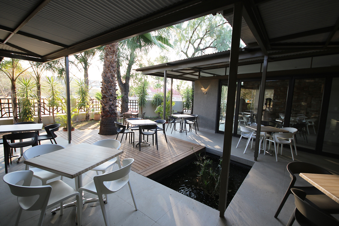 Elegant Guesthouse - Terrasse und Restaurant