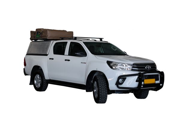 Toyota Hilux Double Cab mit Campingausrüstung für 2 Personen