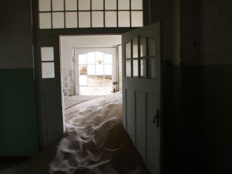 Kolmannskuppe - im Sand versinkendes Gebäude Kolmannskuppe - im Sand versinkendes Gebäude