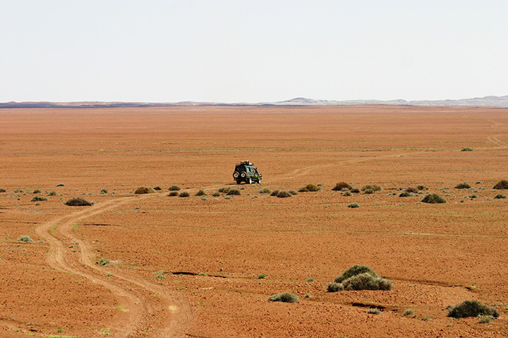 Umfassendes Namibia - Endlose Piste in der Palmwag Konzession im Damaraland