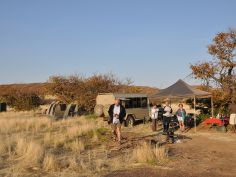 Kaokoland Adventure - Das Zeltcamp wird erstellt