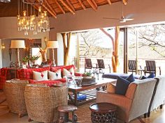Thanda Safari Lodge, Lounge im Hauptbereich
