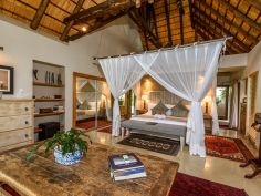 Khaya Ndlovu Manor House - Leadwood Honeymoon Suite