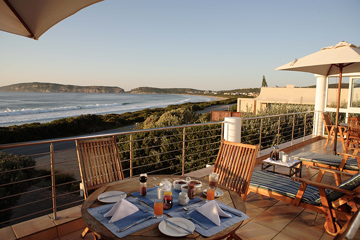 Periwinkle Guest Lodge - Frühstück mit Meersicht