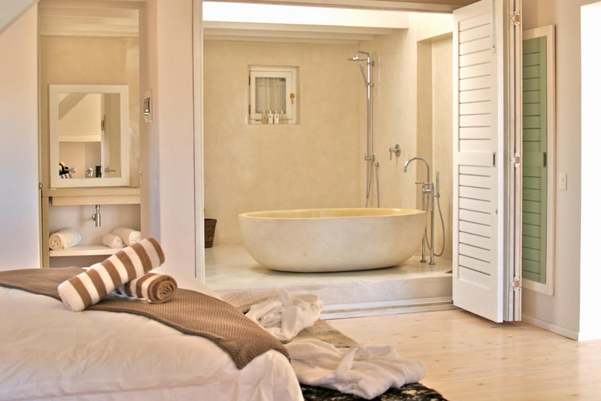 Strandloper Boutique Hotel - Nature Suite Schlafzimmer &amp; Bad