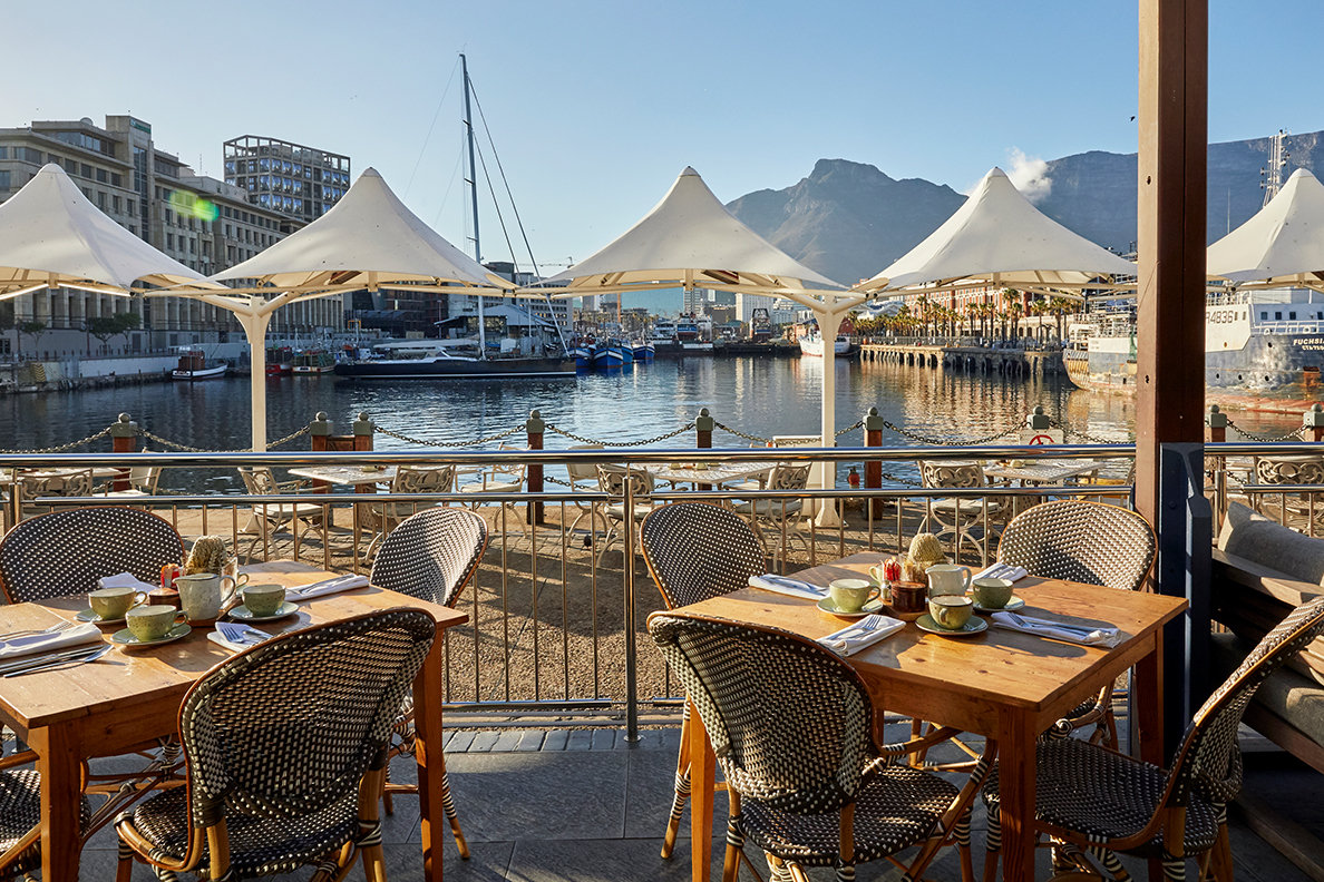 V &amp; A Waterfront Hotel 