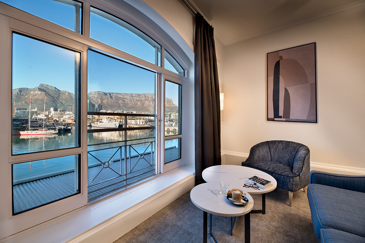 V &amp; A Waterfront Hotel - Mountain Facing Zimmer