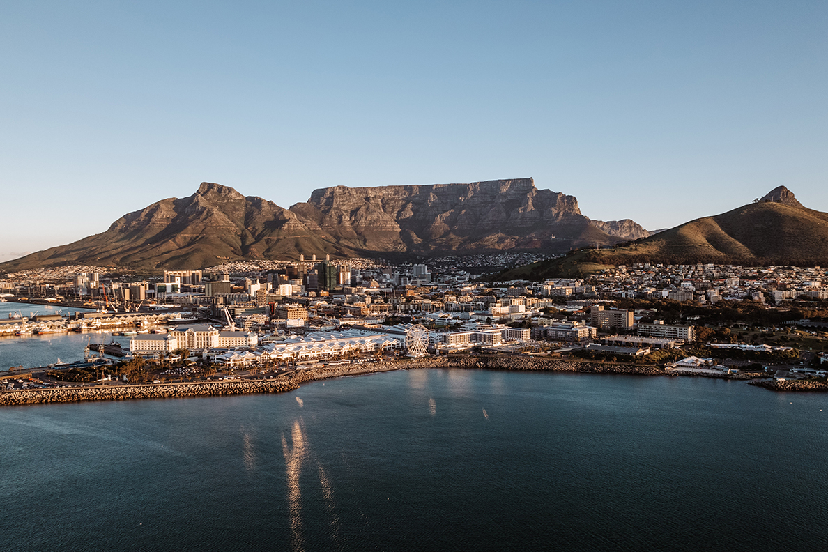 V &amp; A Waterfront Hotel