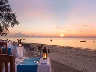 DoubleTree by Hilton Resort, Nungwi - Abendessen am Strand DoubleTree by Hilton Resort, Nungwi - Abendessen am Strand