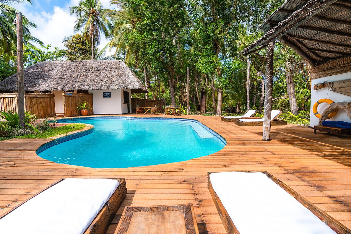 Pole Pole Resort - Pool Deck