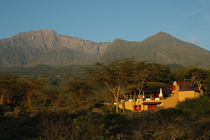 Hatari Lodge und Mount Meru