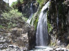 Lake Natron Camp - Wasserfall in der Nähe des Camps