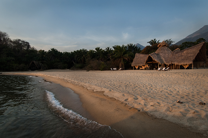 Mahale Mountain National Park, Strand Greystoke Mahale Lodge