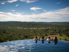Mihingo Lodge - Pool with a view