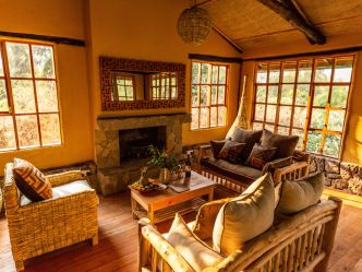 Mount Gahinga Lodge - Lounge Mount Gahinga Lodge - Lounge