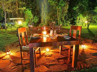 Primate Lodge - Dinner unter den Sternen Primate Lodge - Dinner unter den Sternen