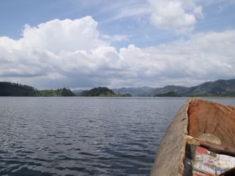 Uganda - Kanufahrt auf dem Lake Mutanda Uganda - Kanufahrt auf dem Lake Mutanda