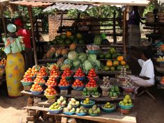 Classic Uganda - Markt am Strassenrand